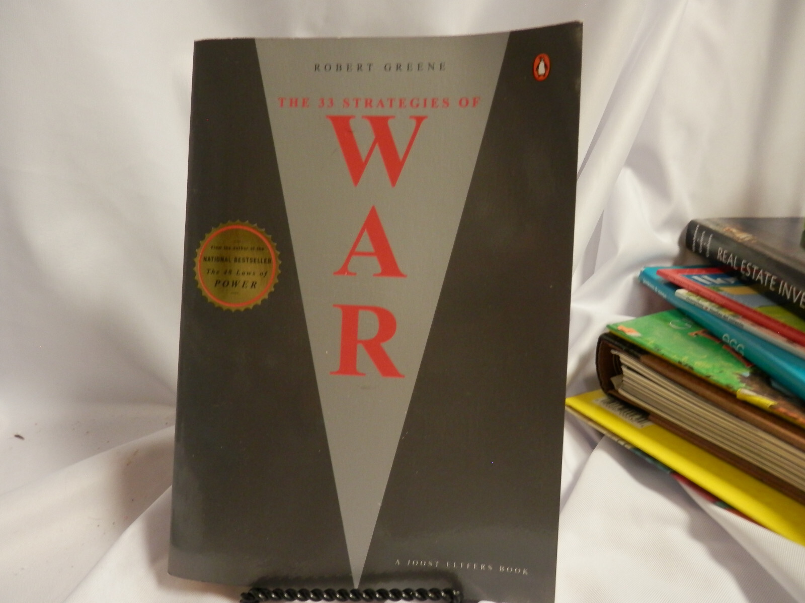 Robert Greene – The 33 Strategies of WAR soft cover book