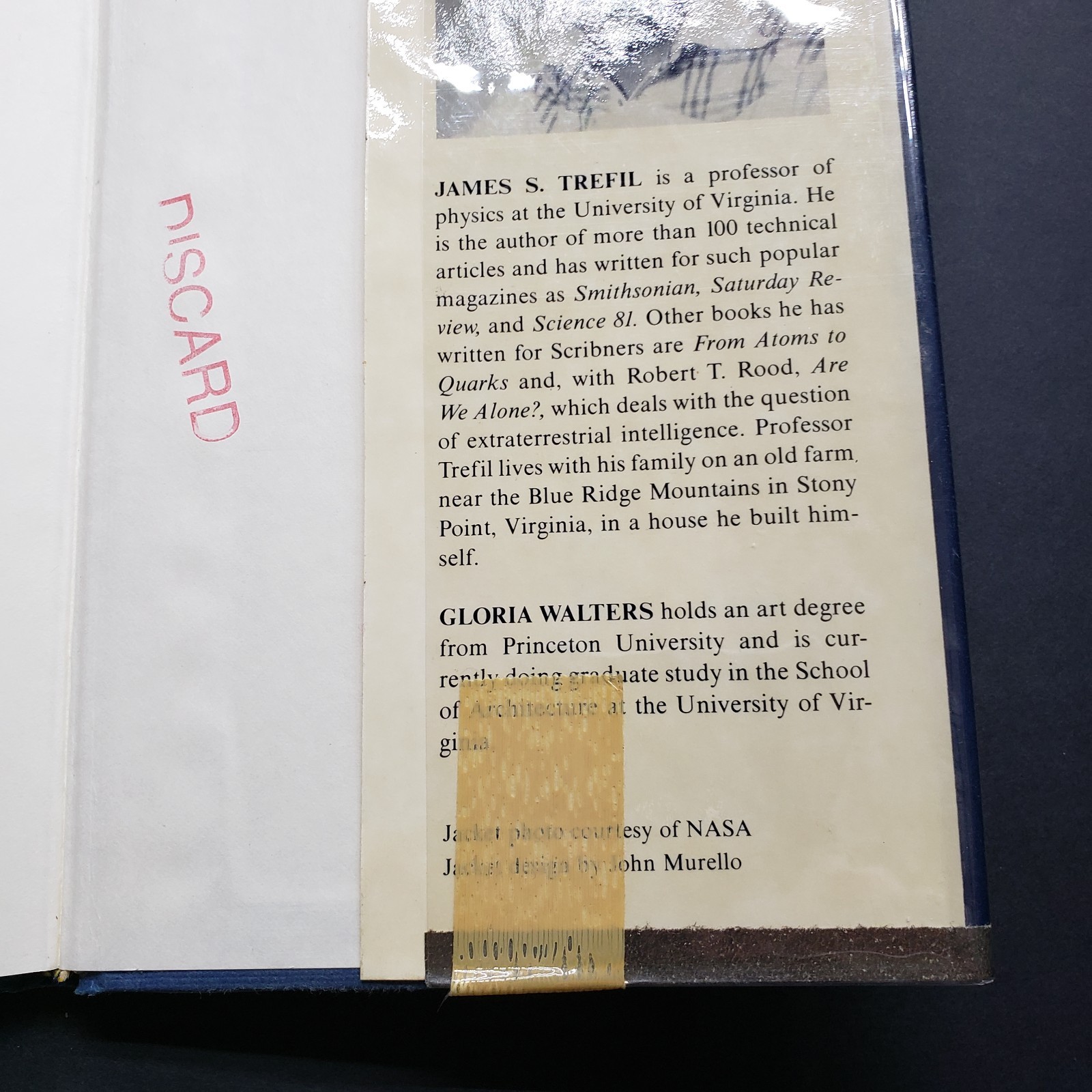 Living In Space – Hardback Book By James S. Trefil – Vintage 1981 – Colonization